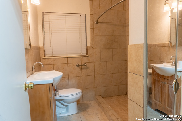 Image 21 of 29 For 243 Palfrey St W