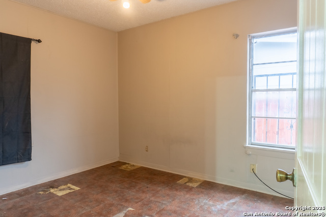 Image 23 of 29 For 243 Palfrey St W