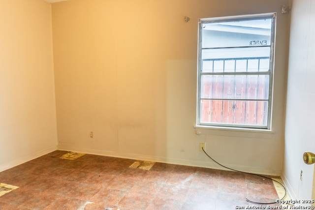 Image 24 of 29 For 243 Palfrey St W