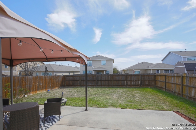 Listing photo id 23 for 3419 York Crest