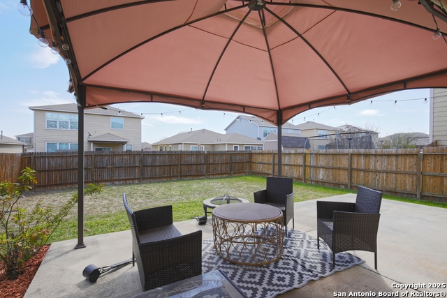 Listing photo id 24 for 3419 York Crest