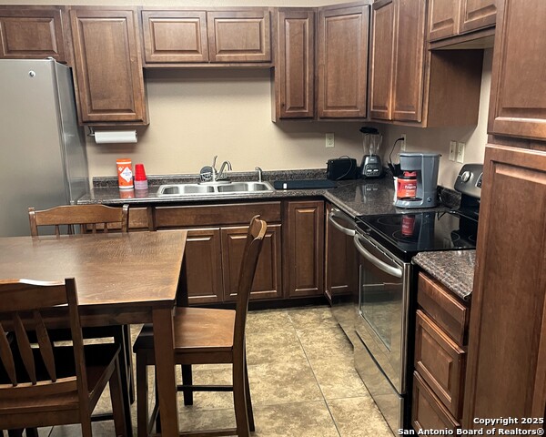Listing photo id 20 for 210 Cherry N