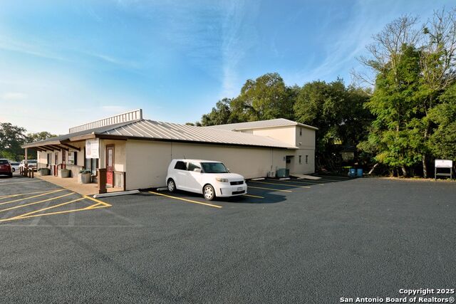 Listing photo id 13 for 1111 Walnut N 301