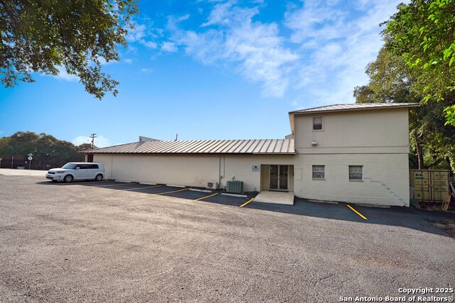 Listing photo id 14 for 1111 Walnut N 301