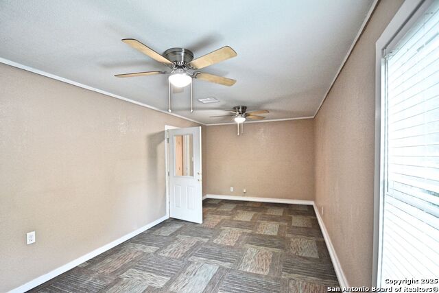 Listing photo id 2 for 1111 Walnut N 301