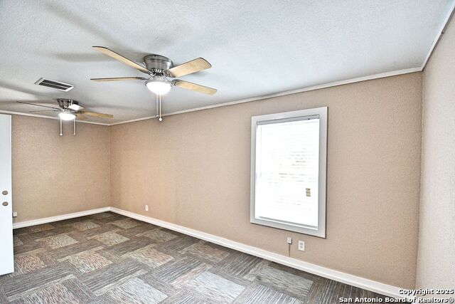 Listing photo id 3 for 1111 Walnut N 301