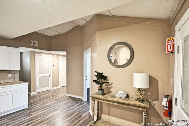Listing photo id 4 for 1111 Walnut N 301