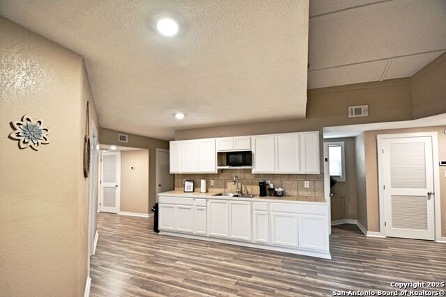 Listing photo id 5 for 1111 Walnut N 301