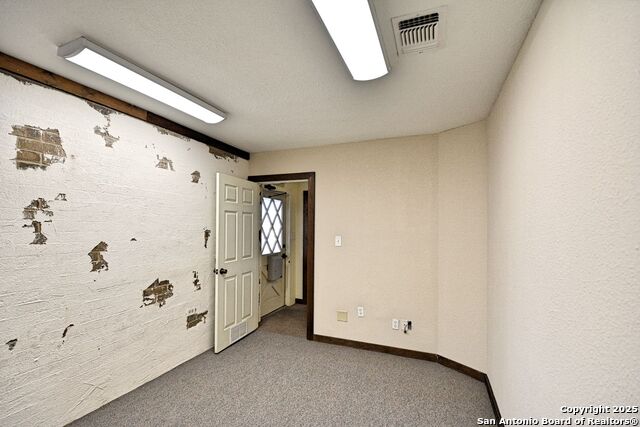 Listing photo id 1 for 1111 Walnut N 100