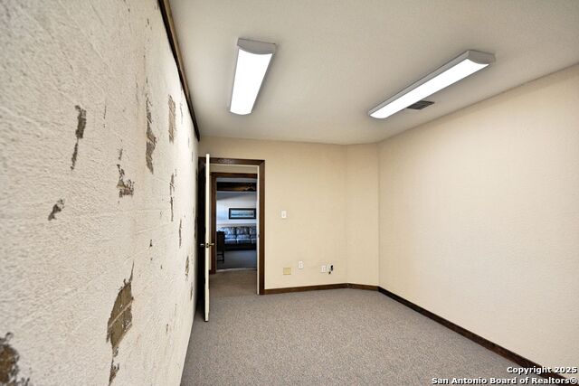 Listing photo id 2 for 1111 Walnut N 100
