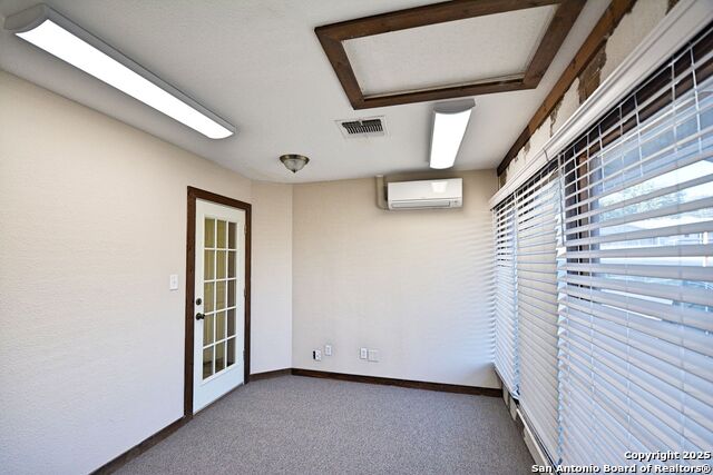 Listing photo id 3 for 1111 Walnut N 100