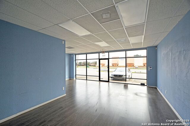 Listing photo id 12 for 105 Seguin S 103