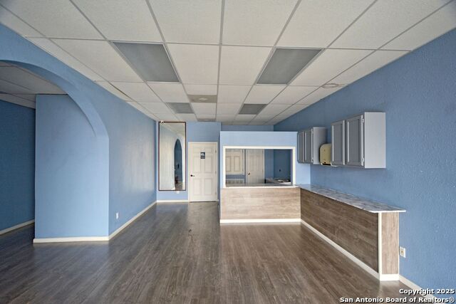 Listing photo id 13 for 105 Seguin S 103