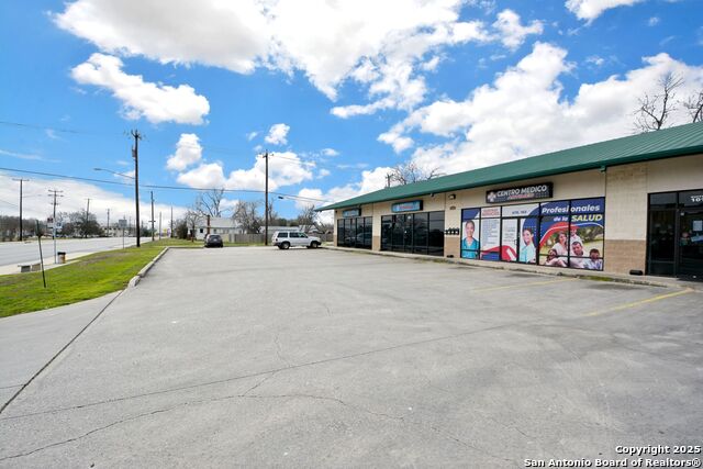 Listing photo id 1 for 105 Seguin S 103