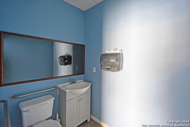 Listing photo id 3 for 105 Seguin S 103