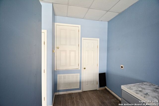 Listing photo id 4 for 105 Seguin S 103