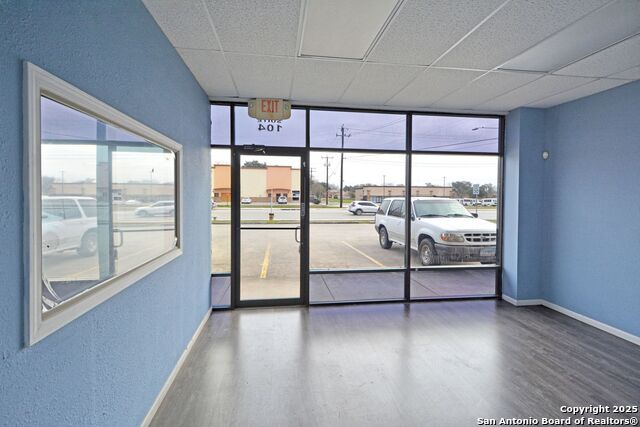 Listing photo id 10 for 105 Seguin S 104