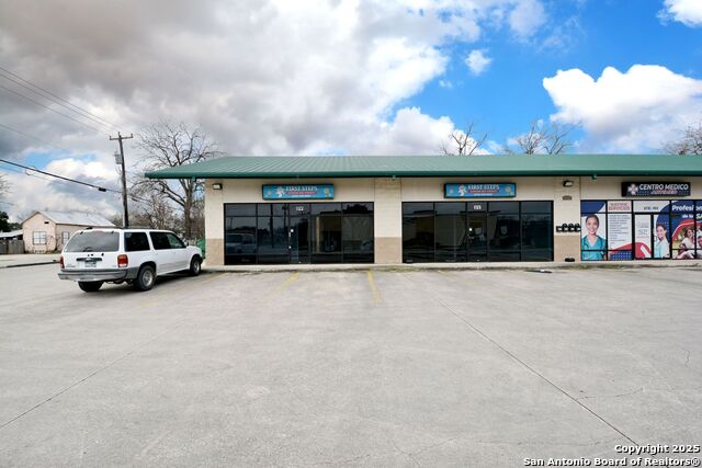 Listing photo id 1 for 105 Seguin S 104