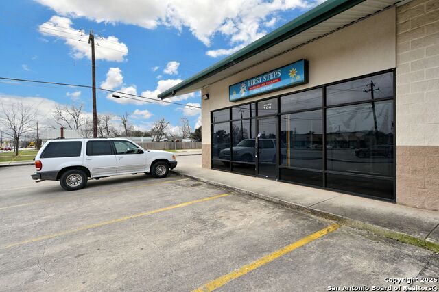 Listing photo id 2 for 105 Seguin S 104