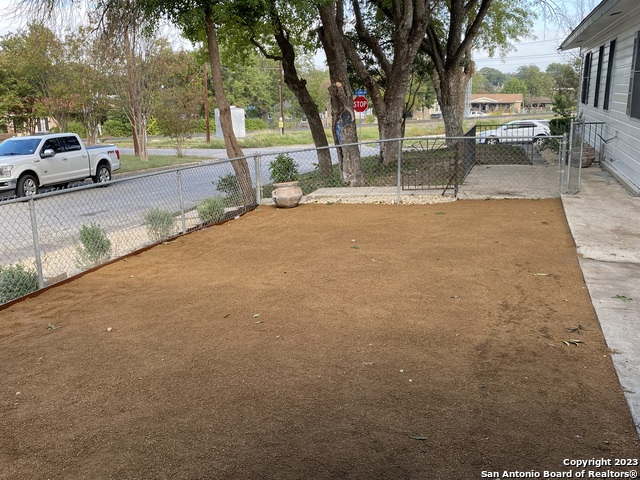 Image 15 of 16 For 522 Hollywood Ave W