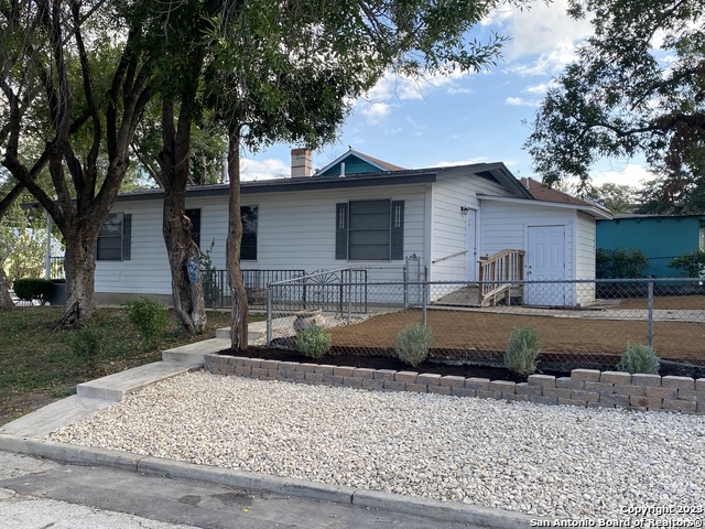 Image 2 of 16 For 522 Hollywood Ave W