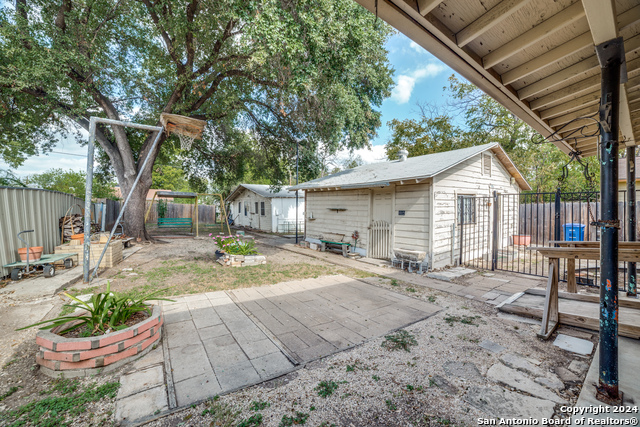Image 24 of 25 For 743 Waverly Ave