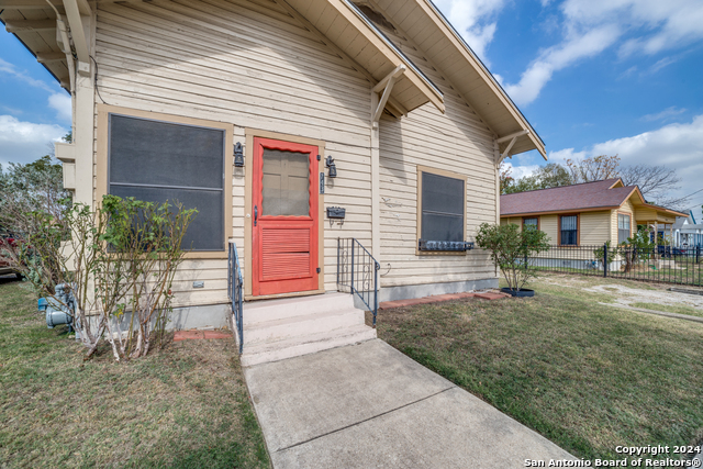 Image 3 of 25 For 743 Waverly Ave
