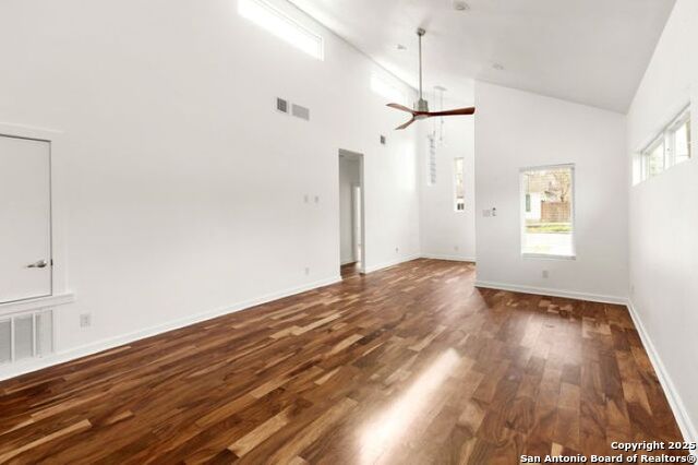 Image 11 of 21 For 1603 Center St N