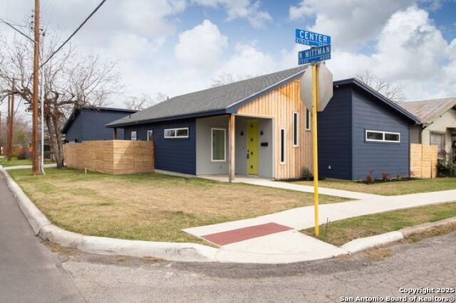 Image 2 of 21 For 1603 Center St N