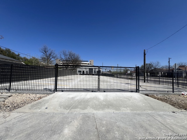 Details for 1303 Commerce W, San Antonio, TX 78207