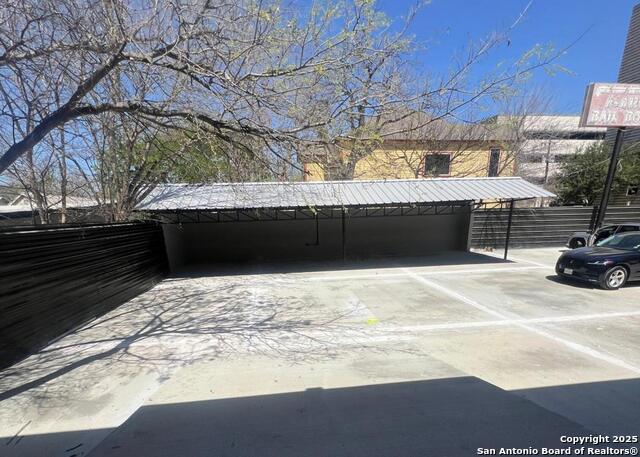 Listing photo id 8 for 1303 Commerce W
