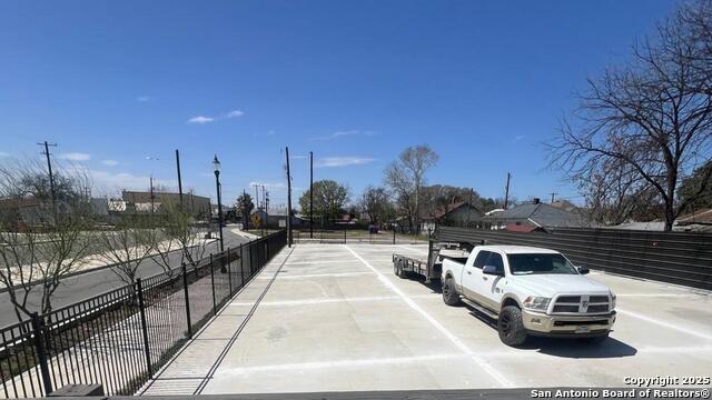 Listing photo id 12 for 1303 Commerce W