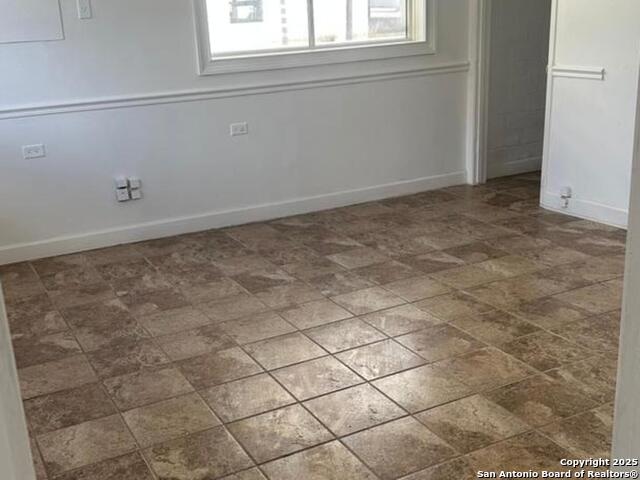 Listing photo id 13 for 1303 Commerce W