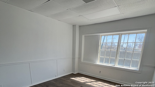 Listing photo id 20 for 1303 Commerce W