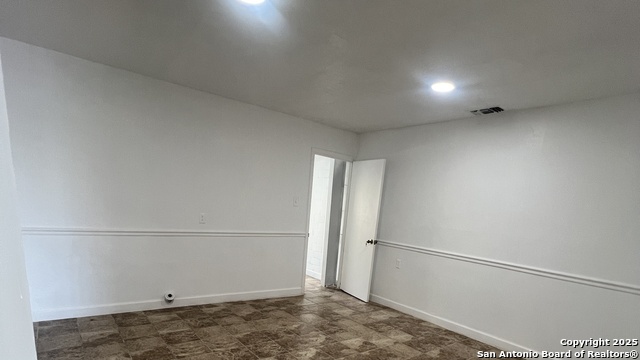 Listing photo id 22 for 1303 Commerce W