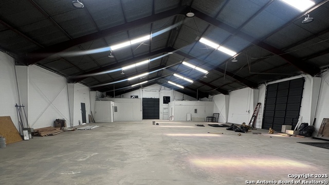 Listing photo id 24 for 1303 Commerce W