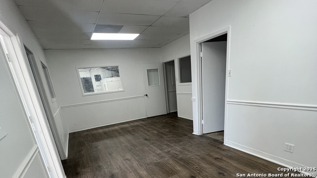 Listing photo id 25 for 1303 Commerce W