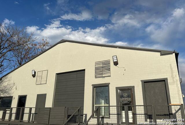Listing photo id 4 for 1303 Commerce W