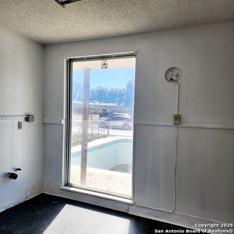 Listing photo id 10 for 8030 Blanco Road
