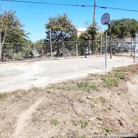 Listing photo id 11 for 8030 Blanco Road