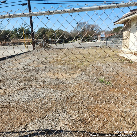 Listing photo id 17 for 8030 Blanco Road