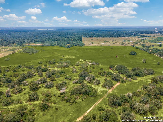 Listing photo id 15 for 12505 Fm 476