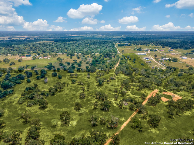 Listing photo id 16 for 12505 Fm 476