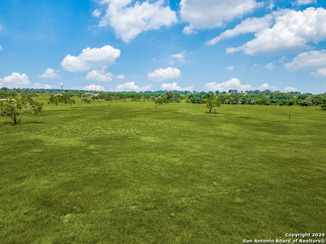 Listing photo id 3 for 12505 Fm 476