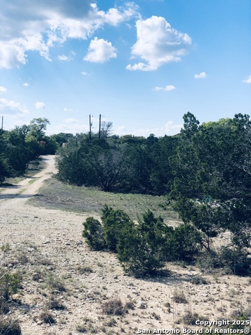 Listing photo id 6 for 1020 Cliff Circle