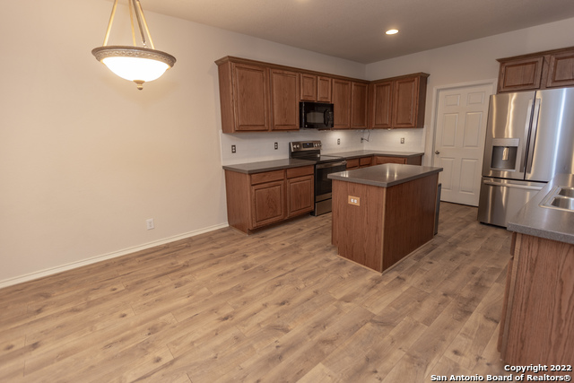 Image 5 of 70 For 414 Turnberry Way