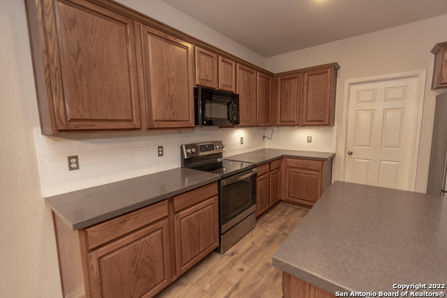 Image 6 of 70 For 414 Turnberry Way