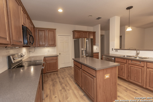 Image 8 of 70 For 414 Turnberry Way