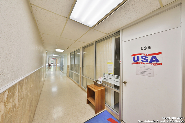Listing photo id 26 for 2404 Commercial