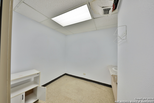 Listing photo id 35 for 2404 Commercial